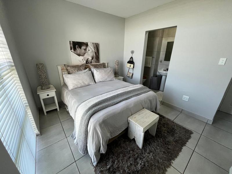 To Let 2 Bedroom Property for Rent in Island View Western Cape